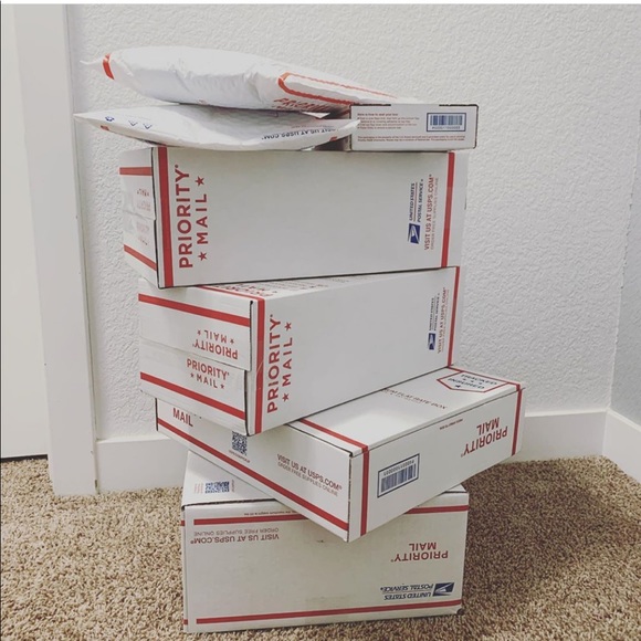 Shop my closet without hesitation 🖤 - Picture 3 of 5